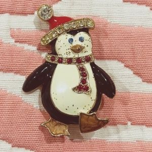 S8-BUNDLE ONLY!!Vintage Holiday Rhinestone & Enamel Penguin Brooch